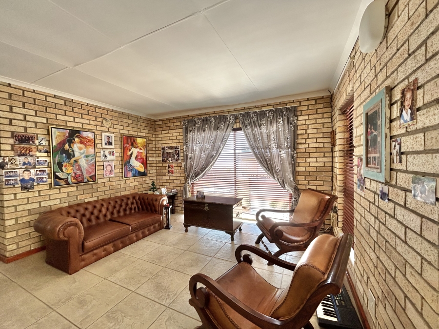 6 Bedroom Property for Sale in Wavecrest Eastern Cape